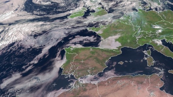 Imagen de satélite de este viernes con la masa de polvo africano en suspensión. Satélite Meteosat