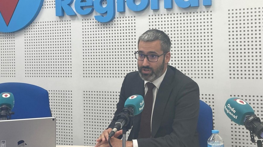 El Delegado del Gobierno reconoce que la Región está infrafinanciada aunque considera que esto sólo provoca el 30% de la deuda