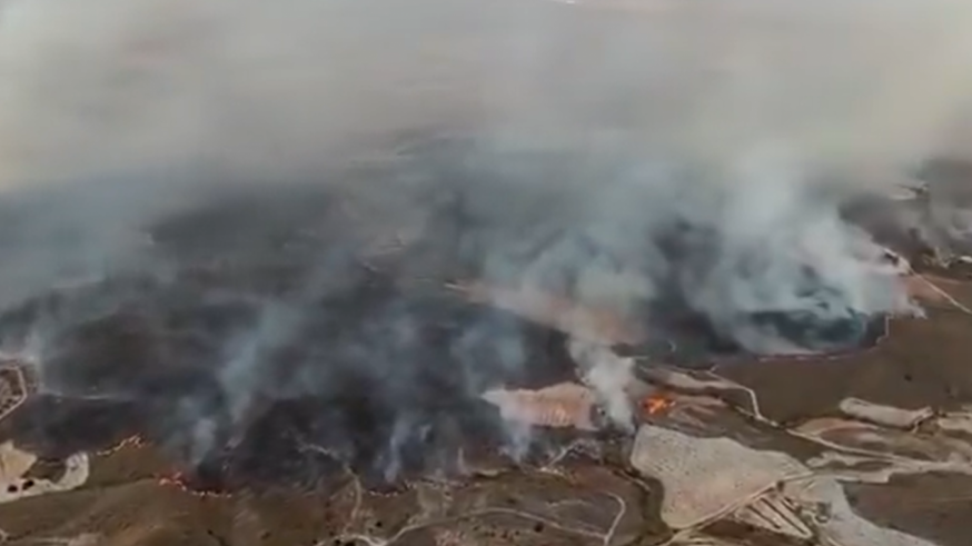 Estabilizado el incendio de La Pinilla tras una noche de intenso trabajo y el desalojo preventivo de 42 vecinos