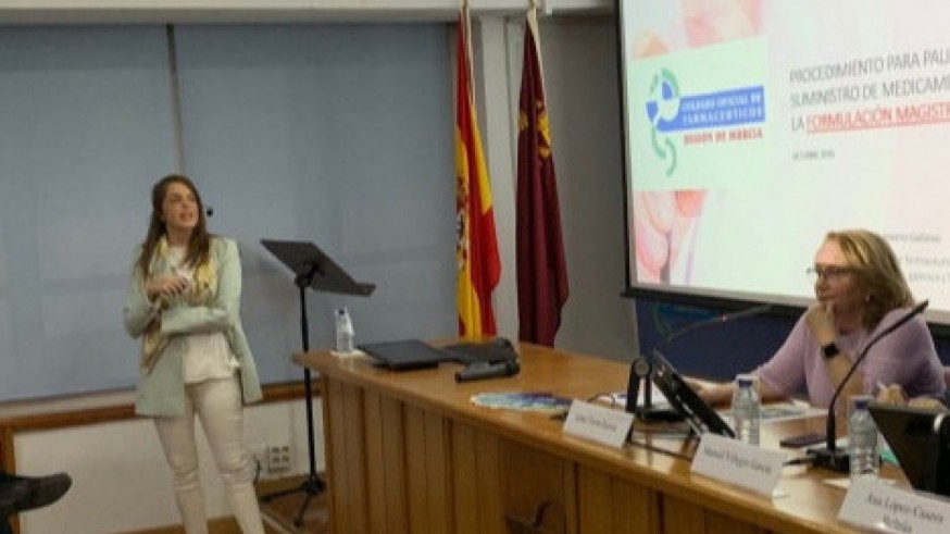 Conchita Chamorro explicando el protocolo durante la presentación