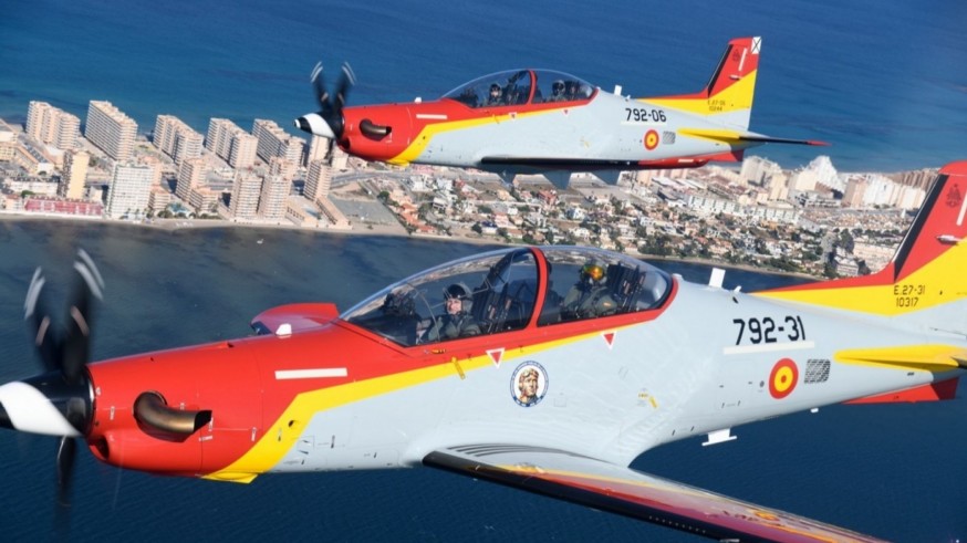 El Rey y la Princesa Leonor comparten un vuelo de instrucción sobre el Mar Menor