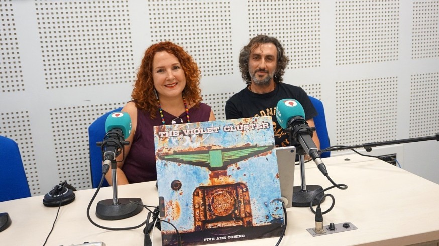Victorias musicales. Conocemos a The Violet Cluster con sus fundadores, Yolanda Pedreño y Patxi Navarro, y Víctor Manuel Moreno