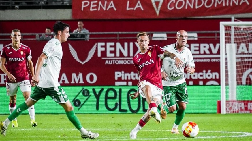 El Murcia de Colunga sueña en Copa pese a la agonía