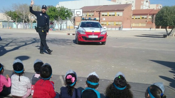 Víctor Navarro en una de sus clases de seguridad vial. Foto: Ayuntamiento de Cartagena 