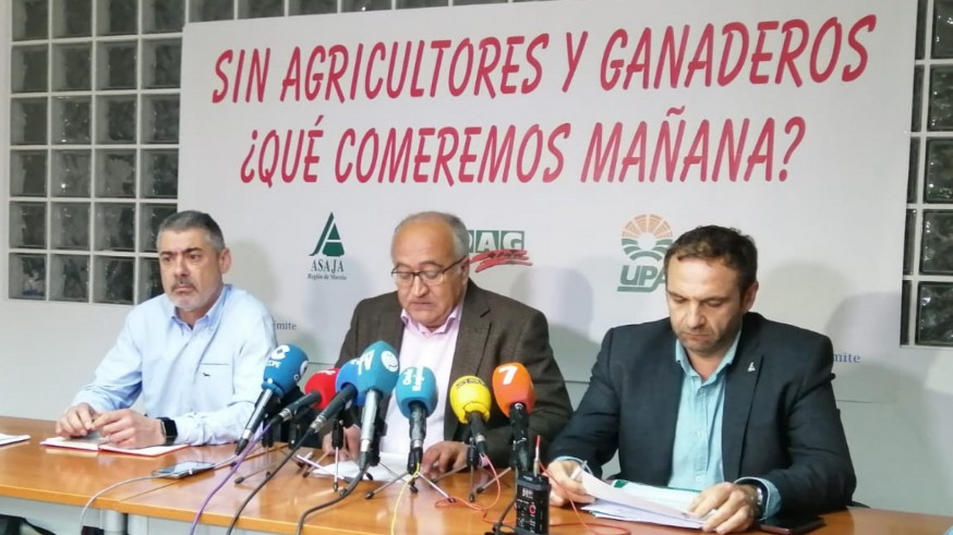 Marcos Alarcón, Miguel Padilla y Alfonso Gálvez, en rueda de prensa