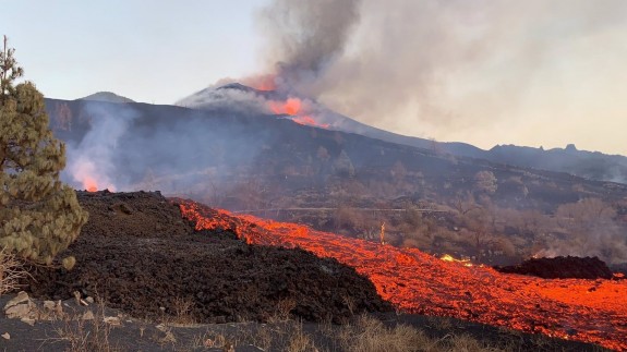 EN DIRECTO | La lava afecta a más de 400 hectáreas y se lleva por delante más de 1.000 construcciones