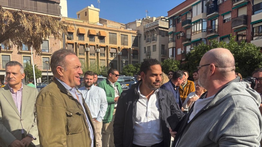 Garriga defiende en Murcia la reemigración y la prioridad nacional en el acceso a ayudas sociales