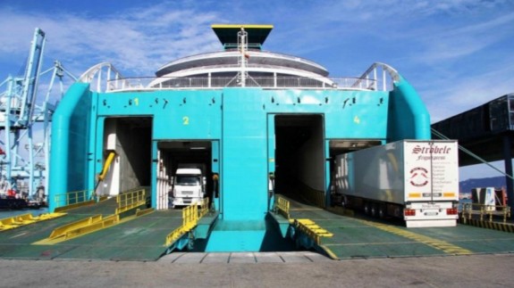 Nueva ruta de camiones en barco desde el puerto de Cartagena a Francia. 