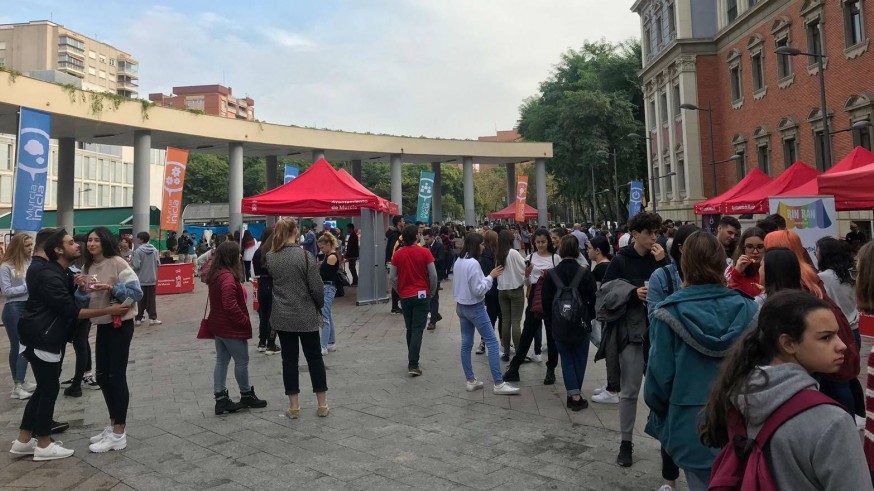Concentración de estudiantes en la plaza de la Merced de Murcia