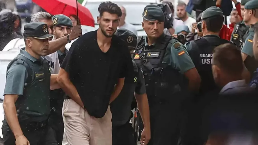 La fiscalía pide diez años y medio de cárcel para Rafa Mir por un delito de agresión sexual agravada