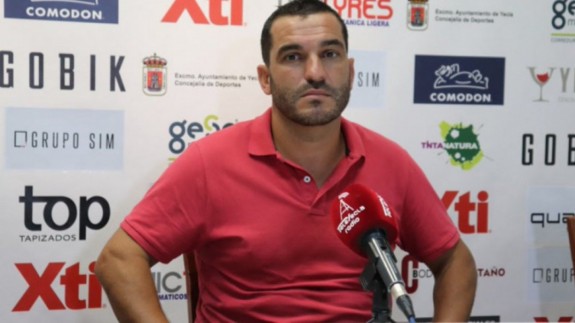 Adrián Hernández: "No descarto que el Racing nos dispute la primera plaza al Cartagena B y a nosotros"