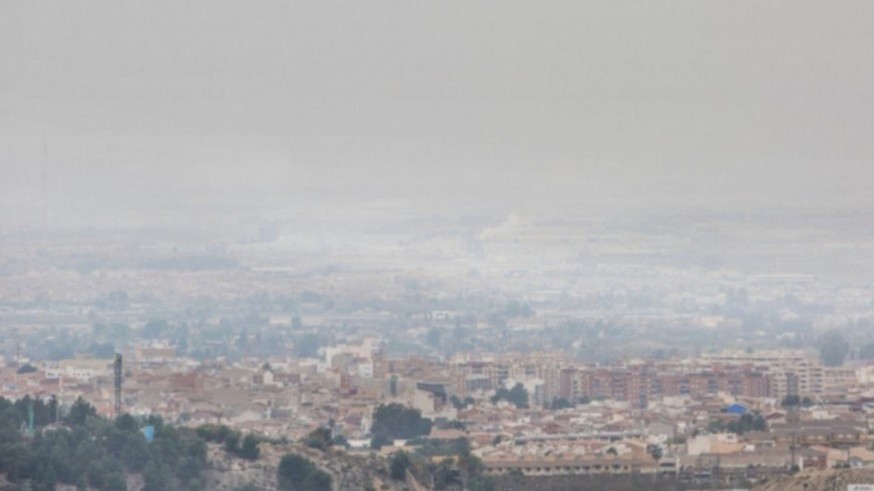 Casi toda la población de la Región respiró aire insalubre en 2022 según Ecologistas en Acción