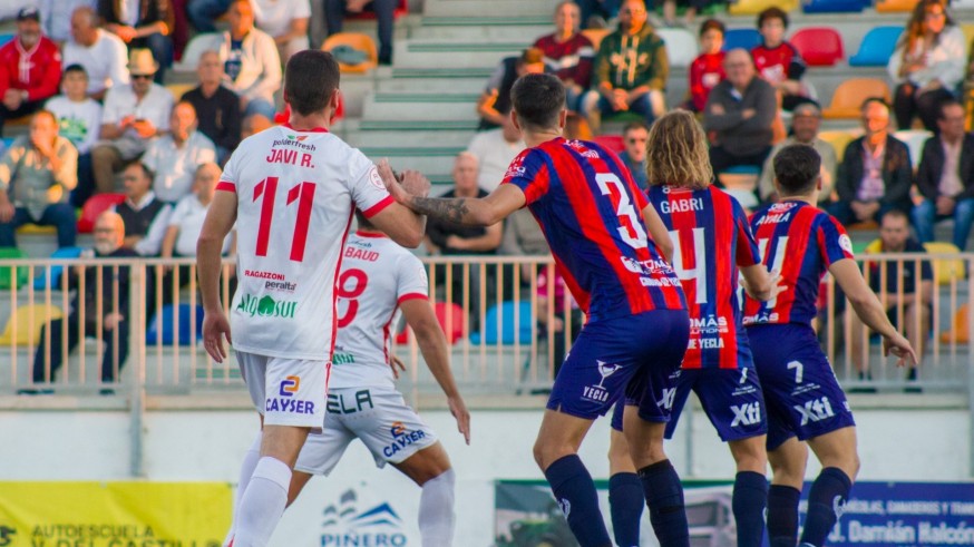 El Yeclano se consolida en playoffs tras golear al Antoniano (0-3)
