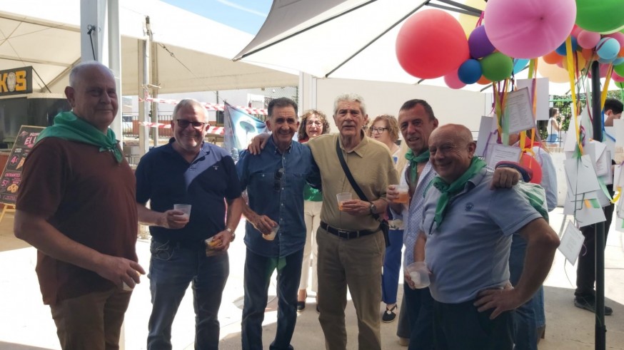 50 generaciones se reúnen en un emotivo reencuentro en el Colegio Juan Navarro de La Hoya