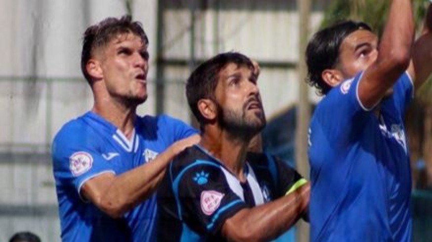El Racing Murcia impone su superioridad ante el Manchego (2-0)