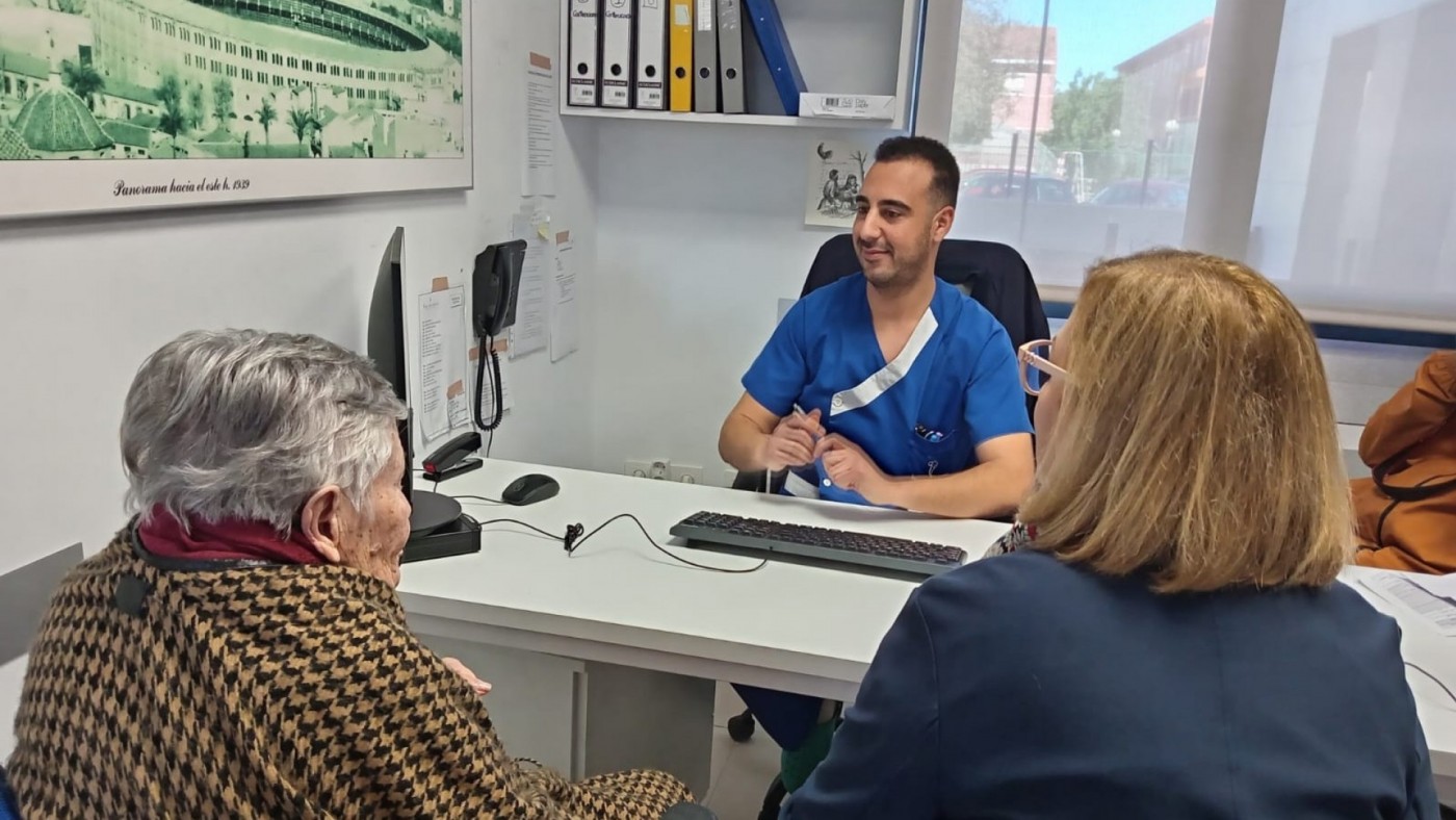 Comienza a funcionar el proyecto piloto que mejora la seguridad y atención de los usuarios de las residencias