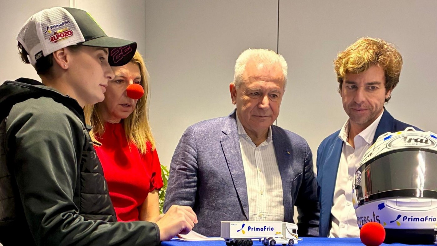 Ana Carrasco cierra la temporada en Jerez con un casco solidario