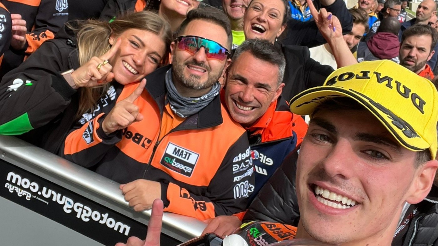 Aldeguer gana en Gran Bretaña y Acosta asalta el liderato