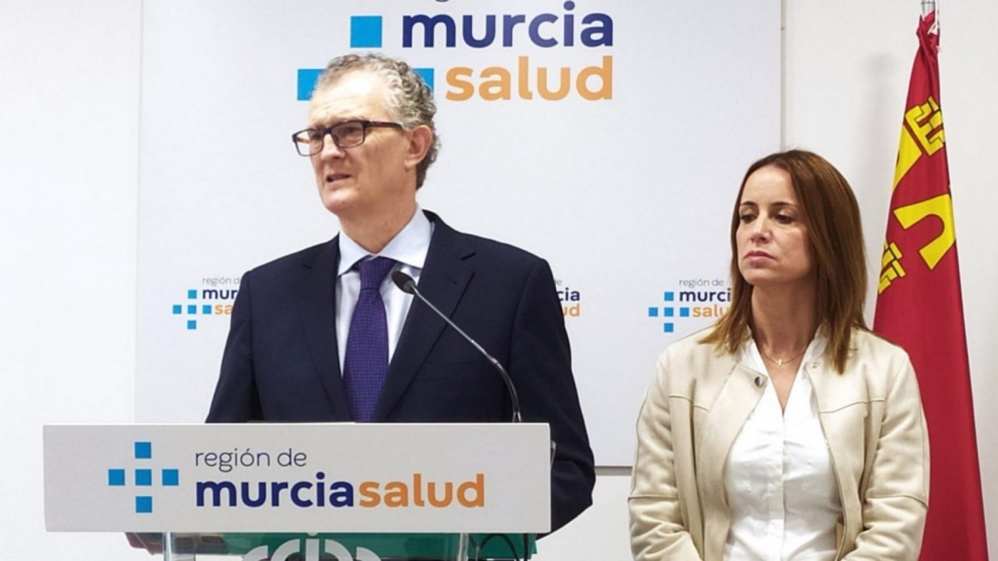 El consejero Pedreño pide al Ministerio de Sanidad soluciones a la falta de médicos