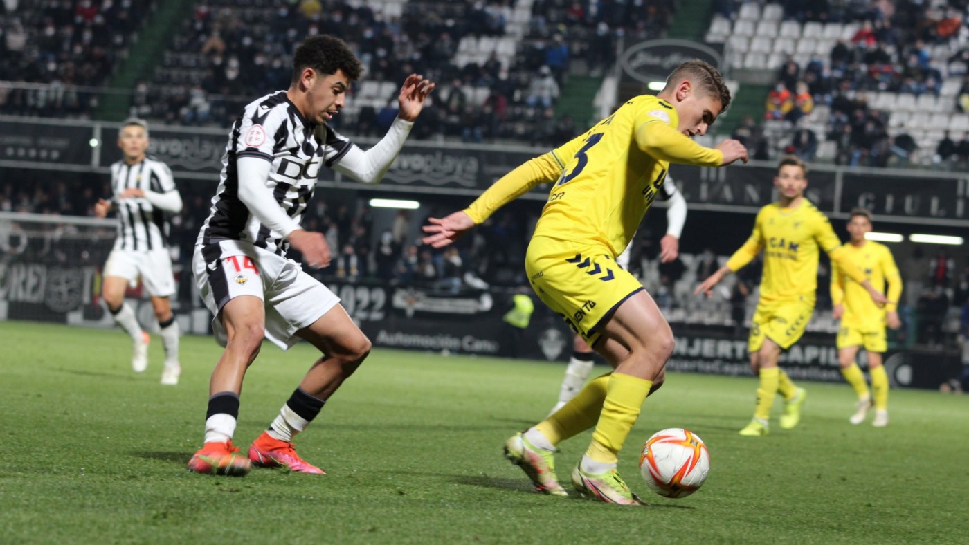 El UCAM Murcia sigue suspendiendo a domicilio (1-0)