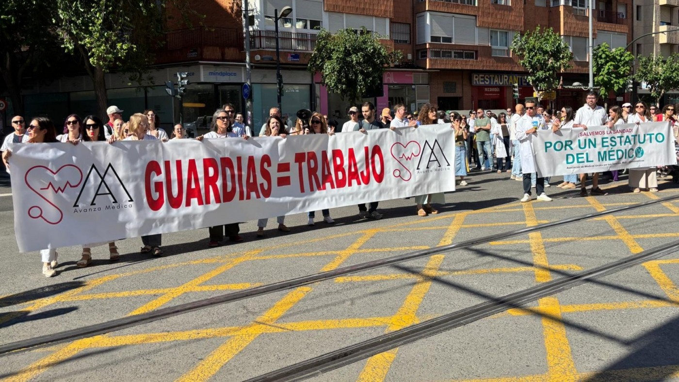 Los médicos cierran otra semana de huelga sin acuerdo y amenazan con nuevas movilizaciones tras el verano
