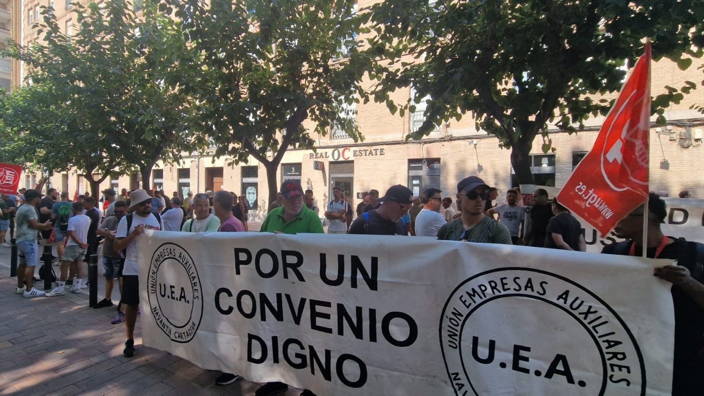 El sector del metal se concentra ante la sede del Gobierno regional 