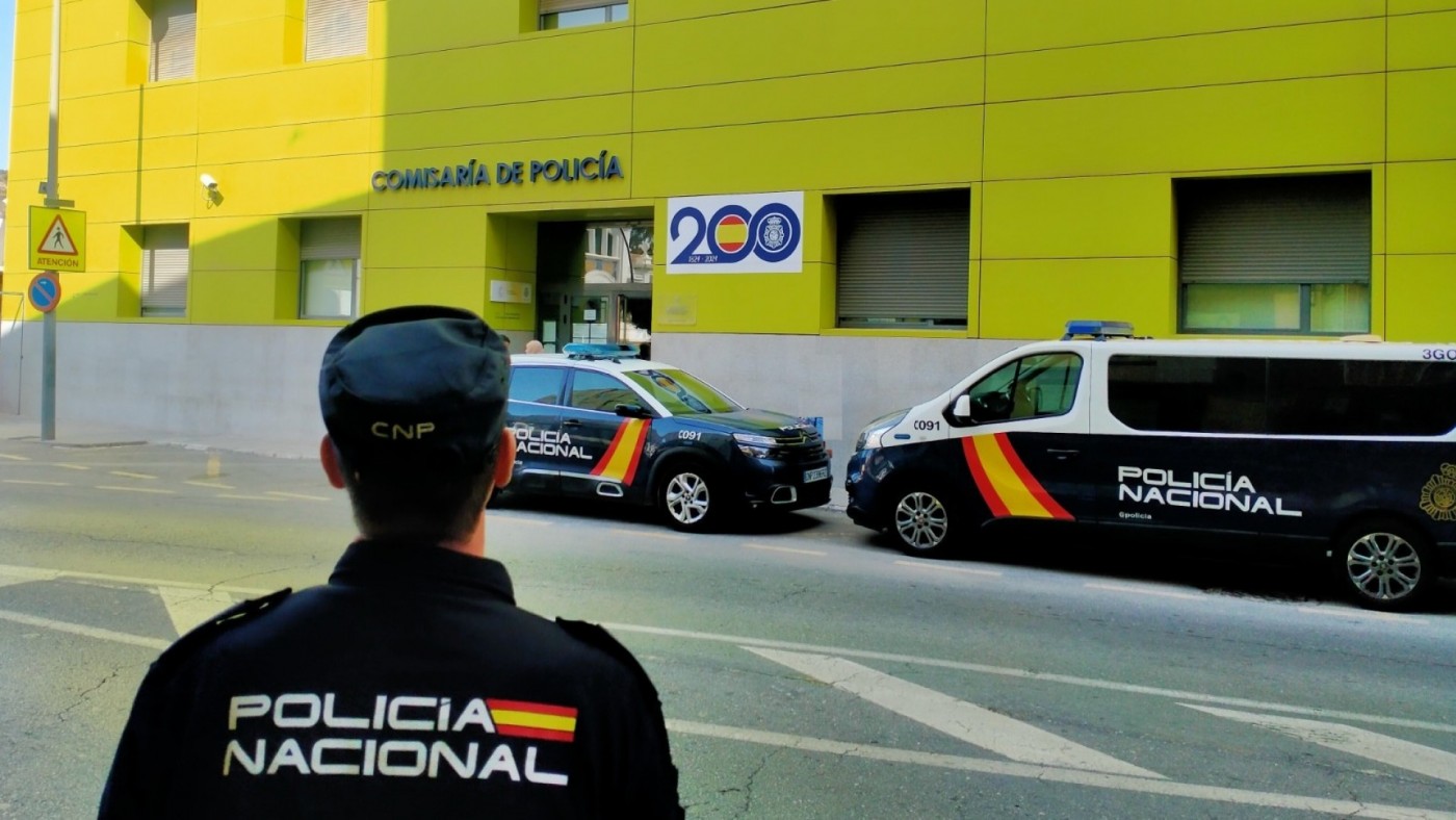 Una cuidadora detenida por robar 3.000 euros en joyas a la mujer a la que cuidaba en Cartagena