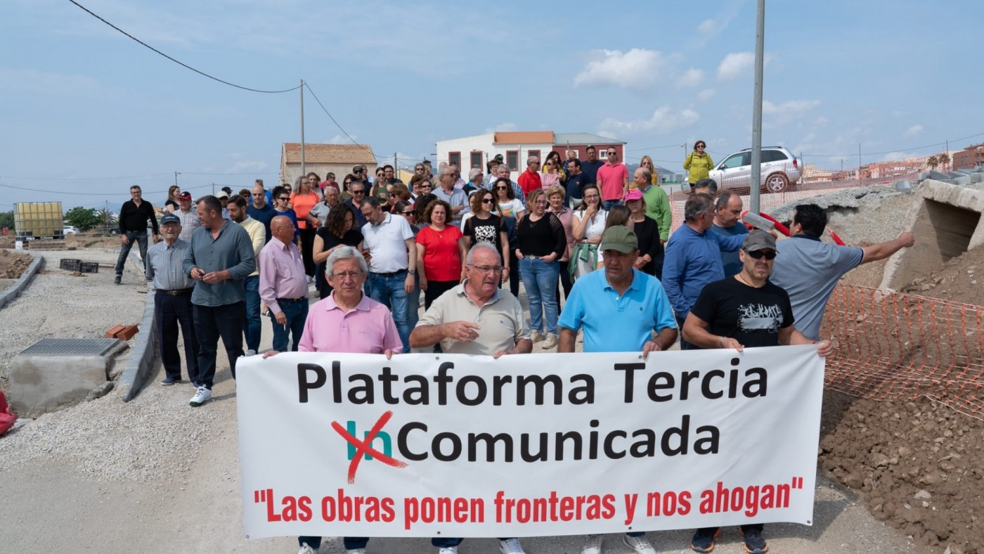 Concentración en Tercia para pedir mejor comunicación con Lorca