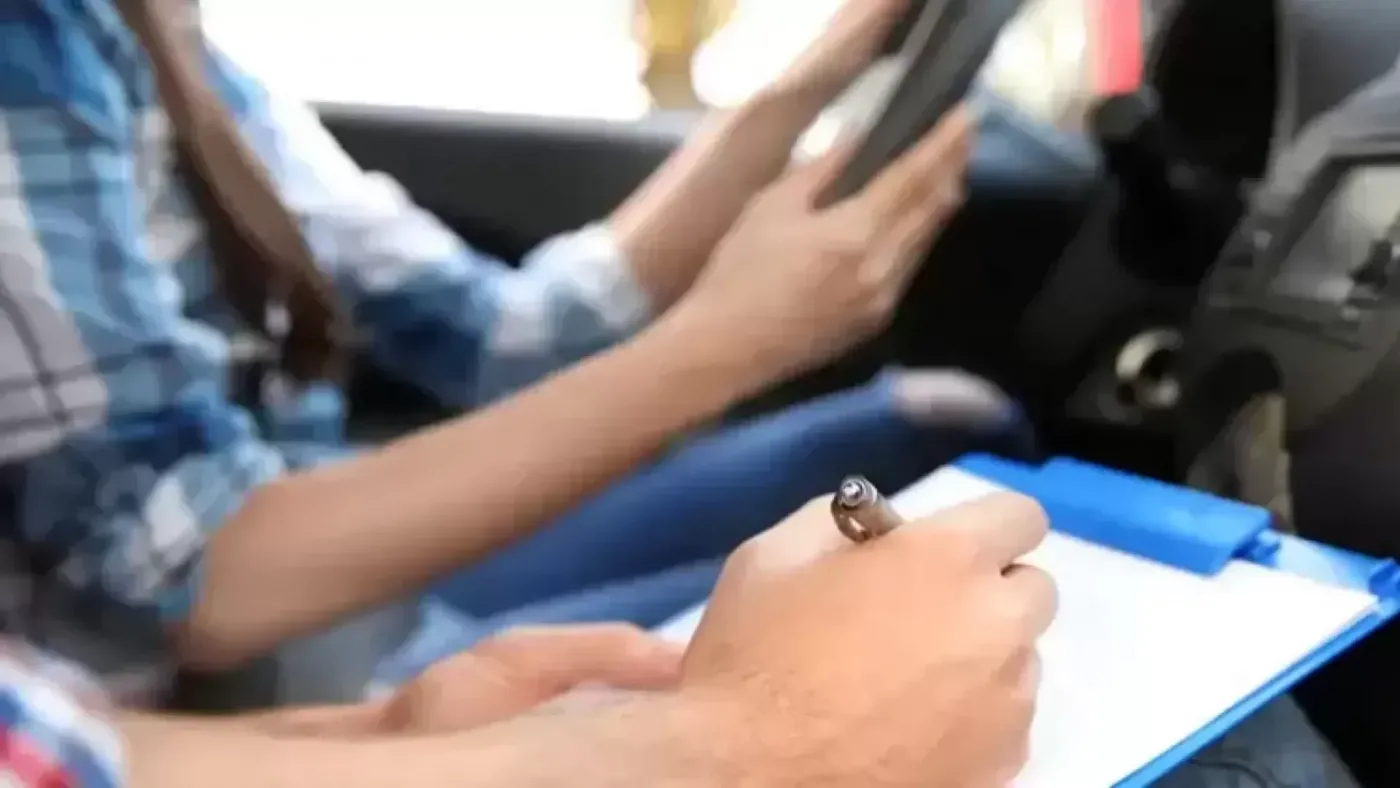 Visto bueno de las autoescuelas al carnet con 17 años