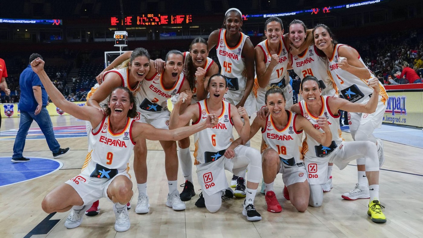 La selección española de la murciana Laura Gil, campeona del Eurobasket