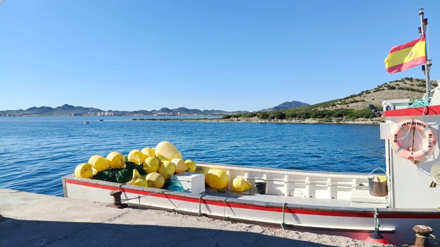 Finaliza el balizamiento de 40 kilómetros de litoral en el Mar Menor