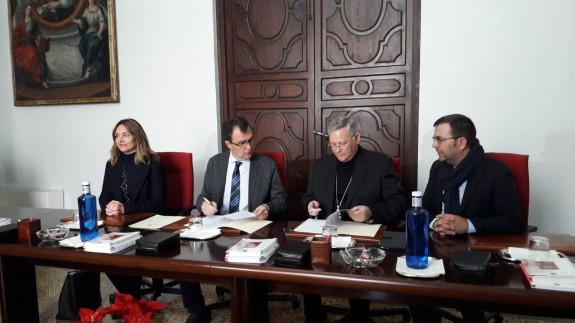 Firma del convenio entre el ayuntamiento y la diócesis de Cartagena