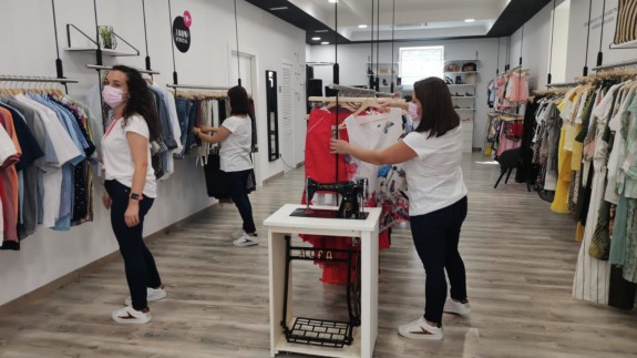 Cáritas abre su primera tienda MODA RE (reciclada) en Cartagena 