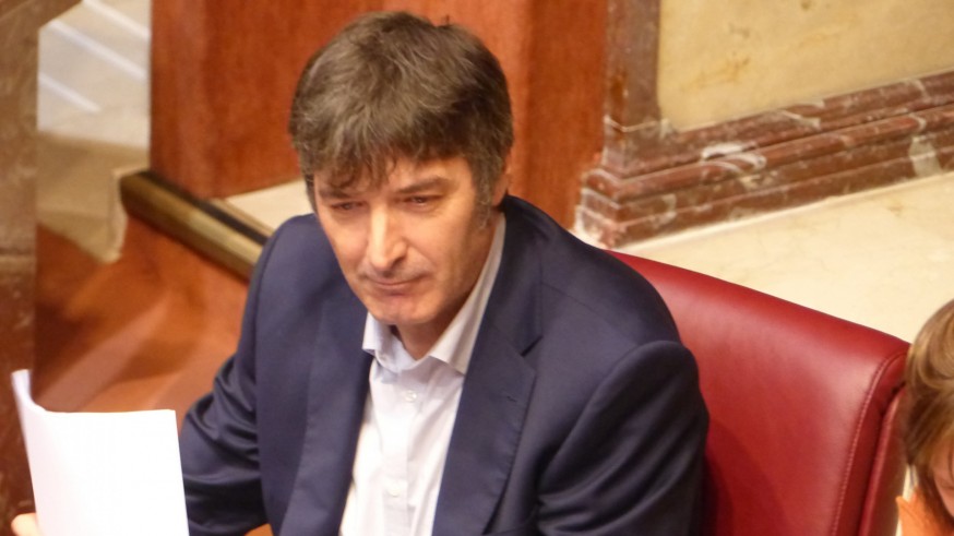 Rafael Esteban en su escaño