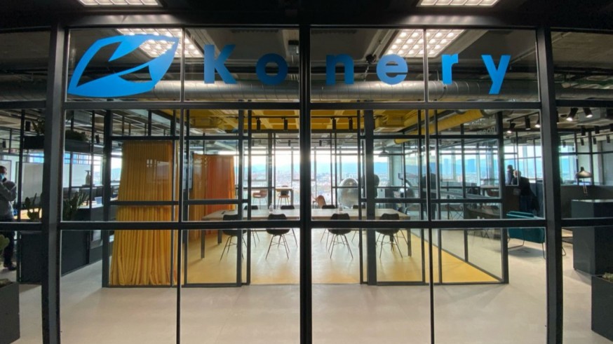 Alumnos de secundaria descubren el futuro de las renovables en una visita al "Silicon Valley" de Murcia con la Fundación Excelem