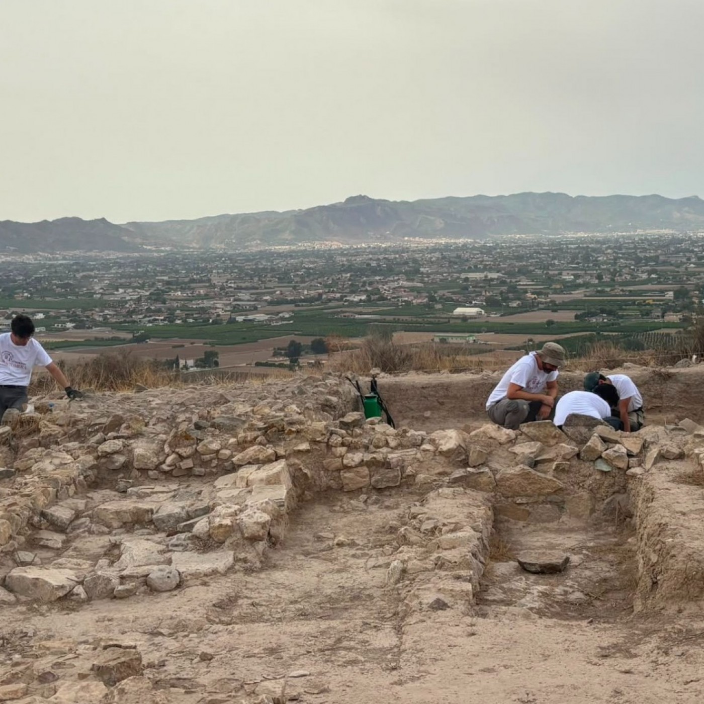 EL MIRADOR T06C250 Santomera consolida el yacimiento del Balumba como un estratégico puesto comercial íbero con raíces en el 1100 a.C. (26/08/2026) episode artwork