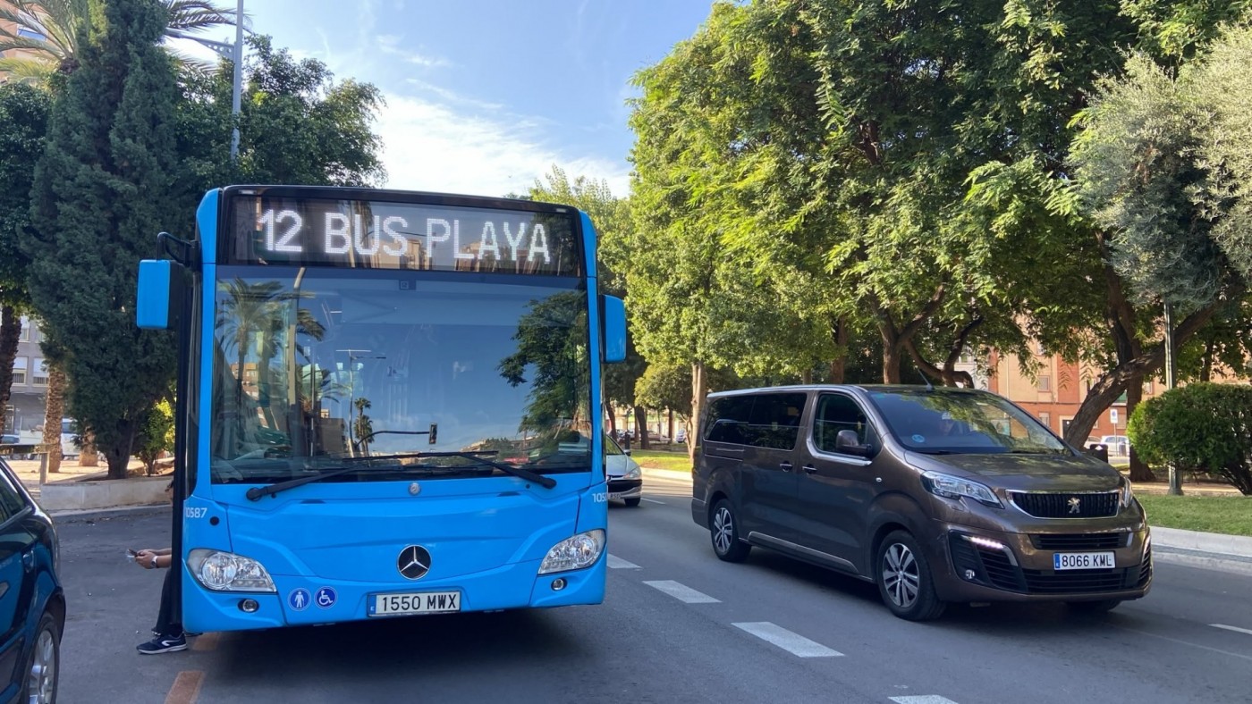 Los conductores de autobuses urbanos de Cartagena pararán el próximo martes