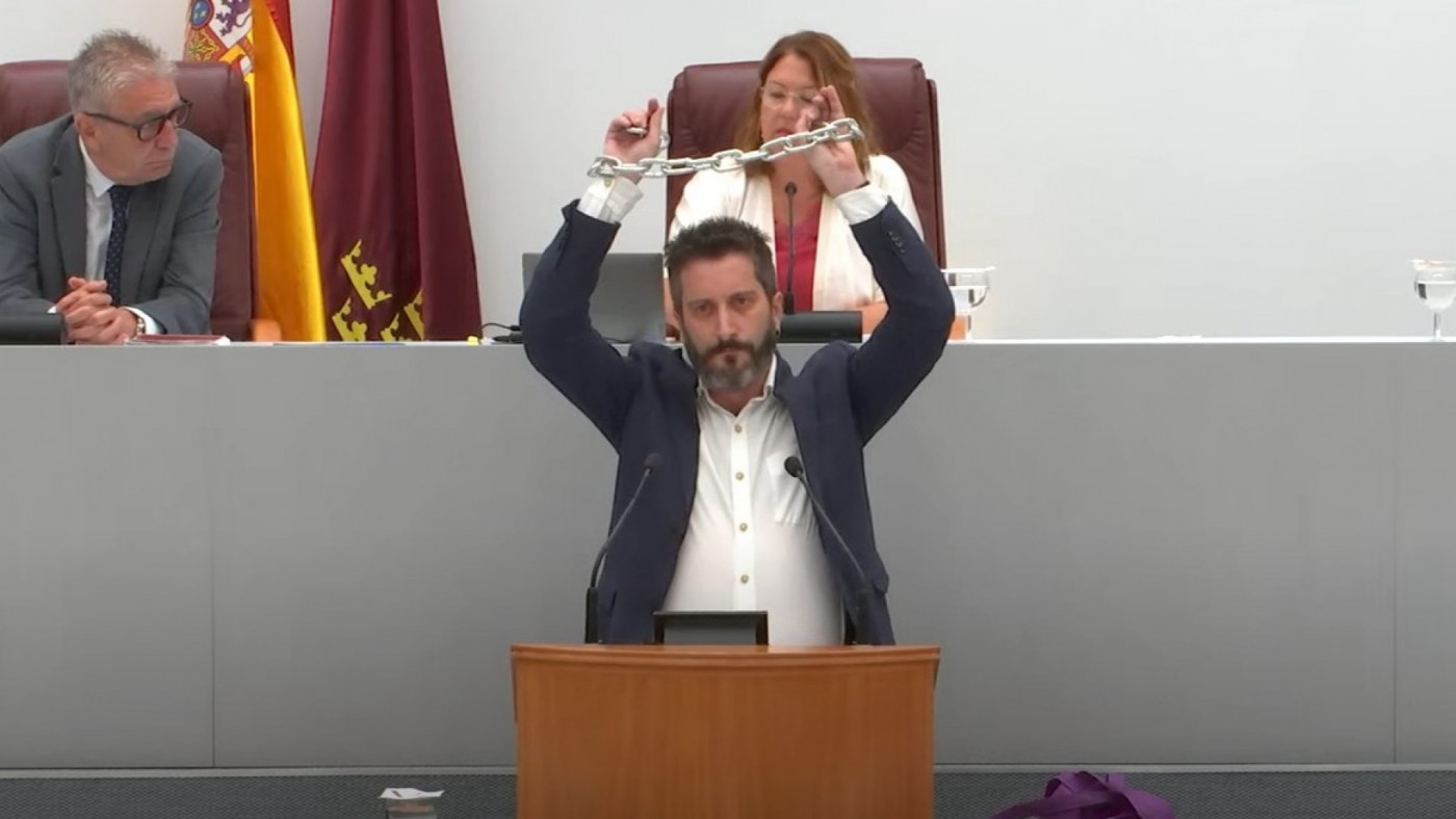 La Asamblea Regional sanciona con un mes sin empleo ni sueldo al diputado Víctor Egío 