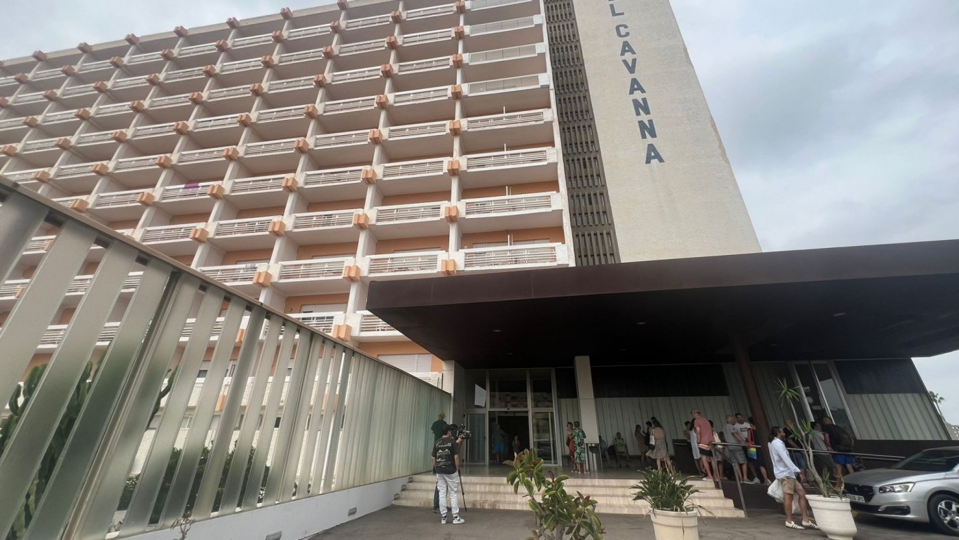 Clientes del hotel Cavanna se organizan para presentar una demanda colectiva tras la intoxicación alimentaria