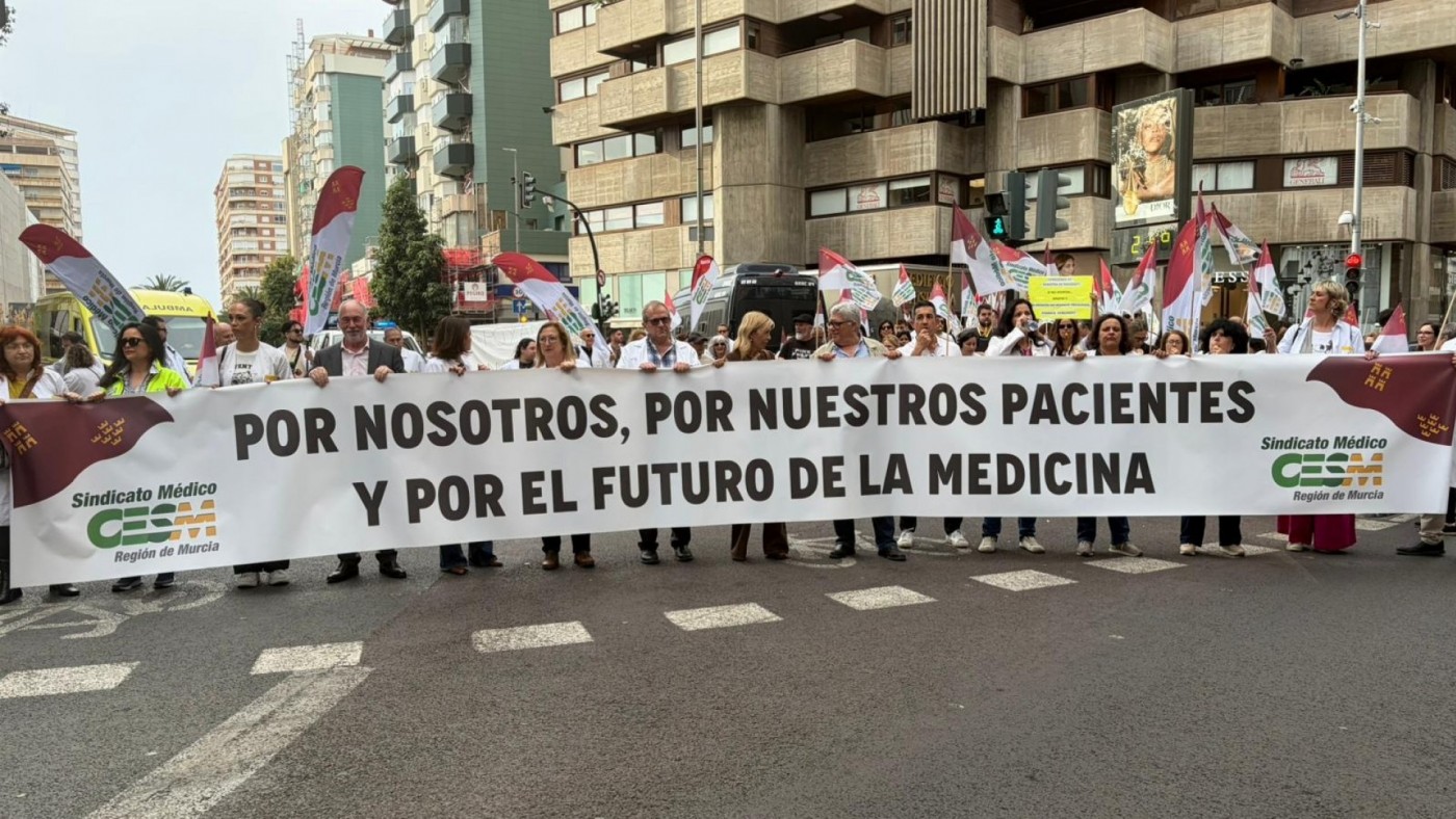 200 médicos piden en Murcia un estatuto propio