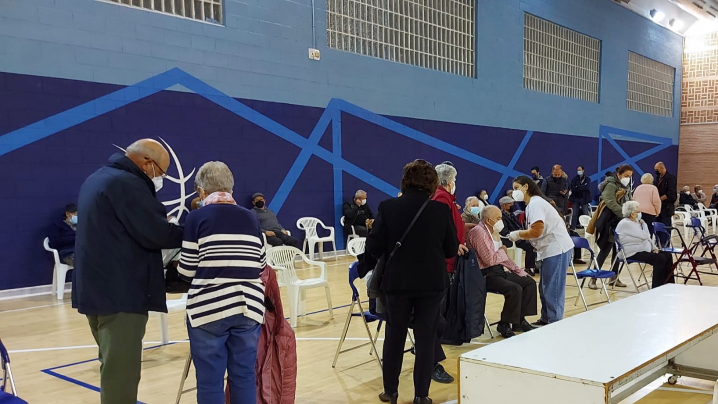 Vacunación masiva en un pabellón deportivo
