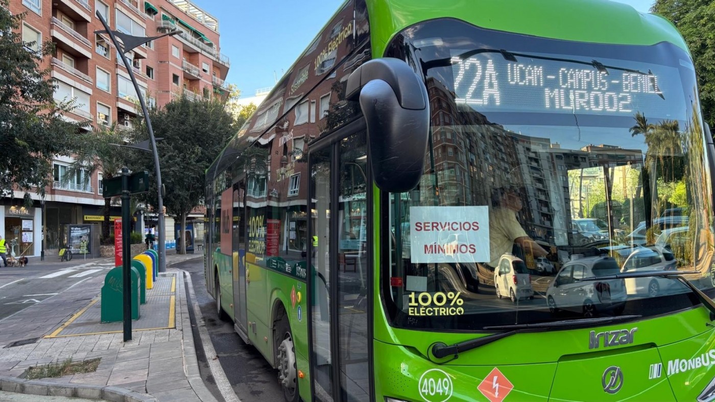 La huelga del transporte deja esperas de más de media hora en Murcia y Cartagena