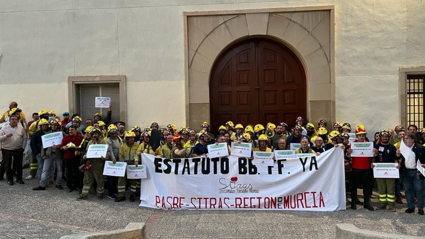 Bomberos forestales protestan para reclamar mejores condiciones laborales