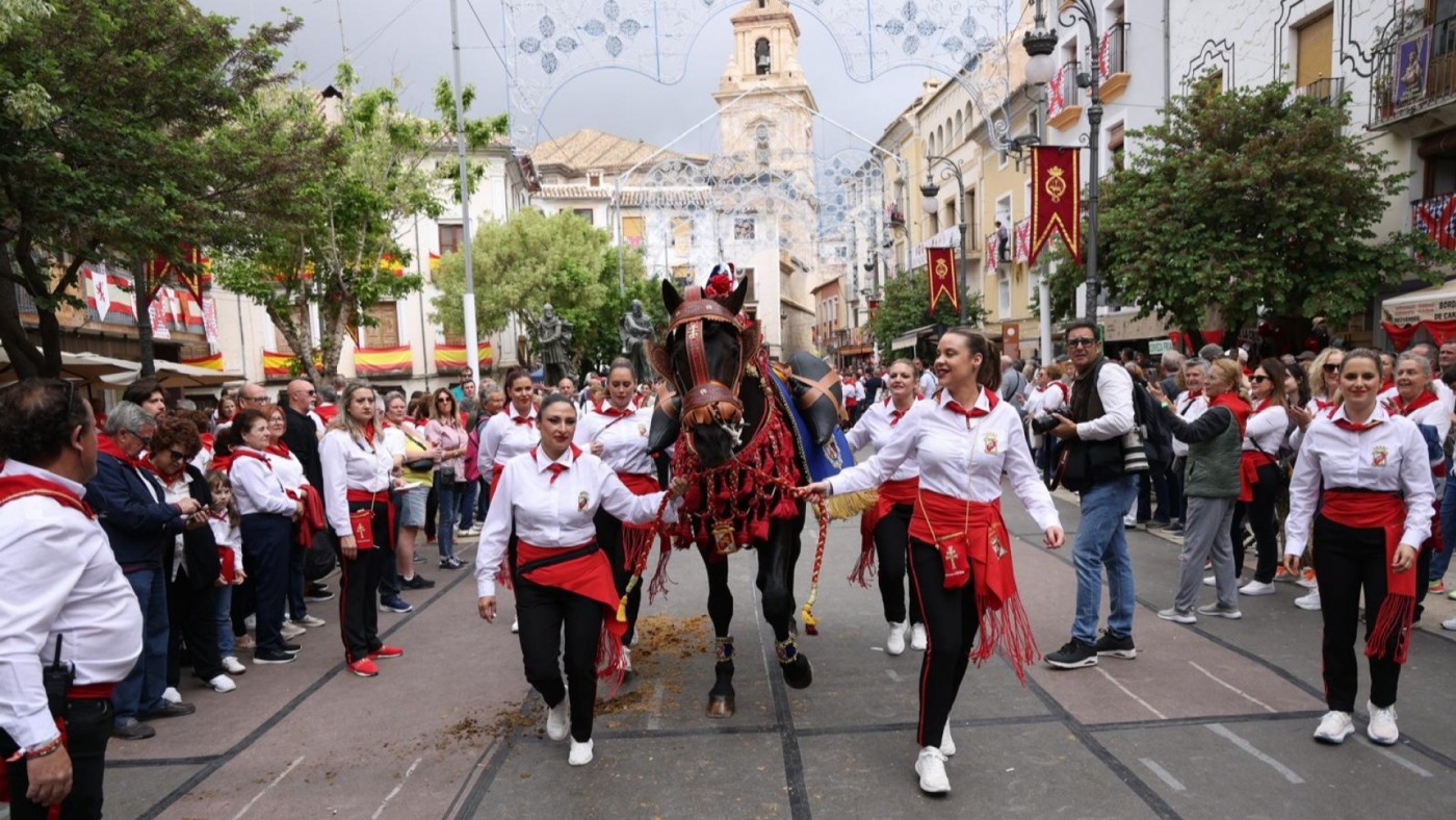 El primer caballo del Vino subido solo por mujeres