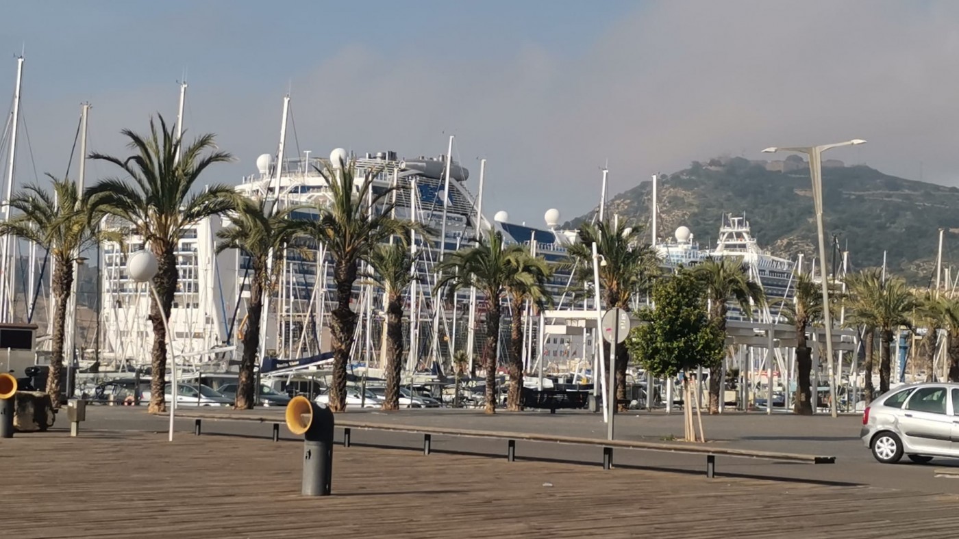 Un crucero en Cartagena localiza 5 cadáveres que podrían ser de los 13 desaparecidos de una patera salida de Argelia