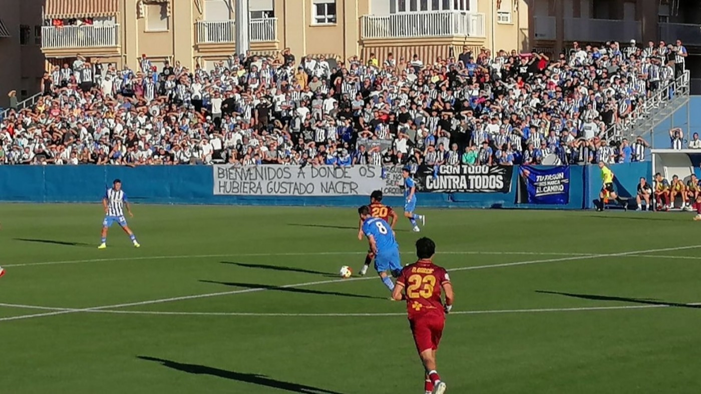 El Águilas supera al Lorca (2-0) y es el nuevo líder