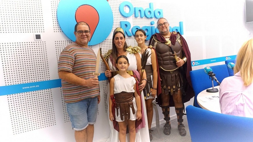 En busca del petricor. Hablamos de las fiestas de Carthagineses y Romanos con Francisco Ruiz Salmerón y una familia participante