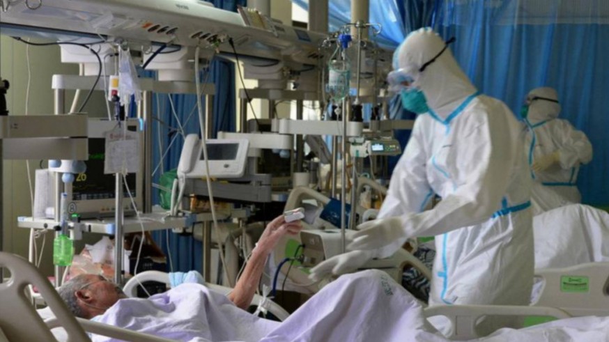 Un paciente recibe asistencia en un hospital. Foto: Europa Press