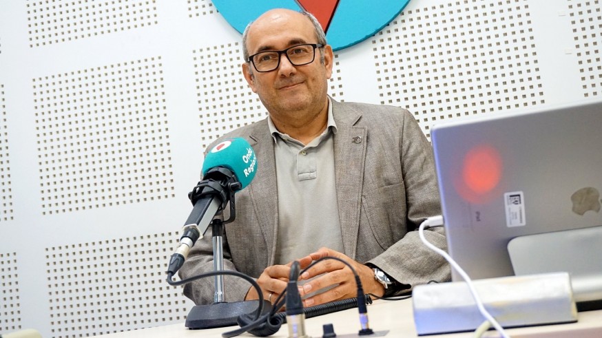 Con Pedro J. Cuestas, catedrático de Marketing de la UMU, hablamos del Papa Francisco y de los souvenirs y artículos de recuerdo