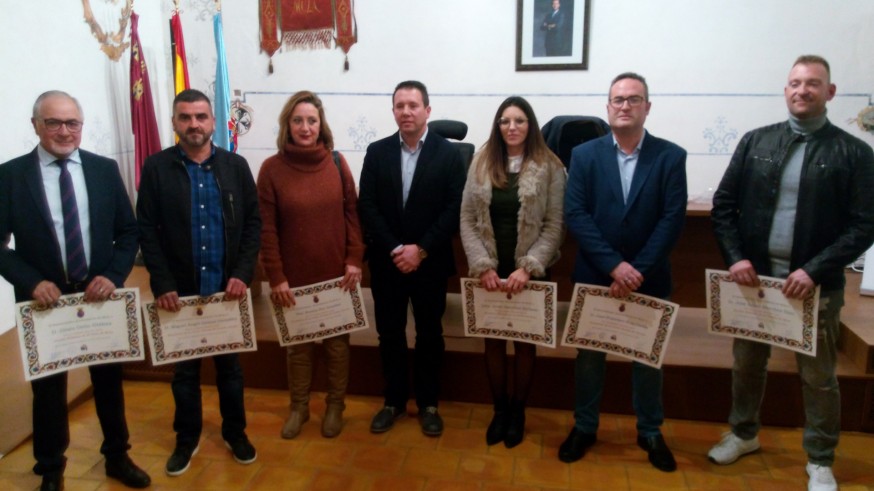 Los pedáneos en su toma de posesión junto al Alcalde de Mula, Juan Jesús Moreno.